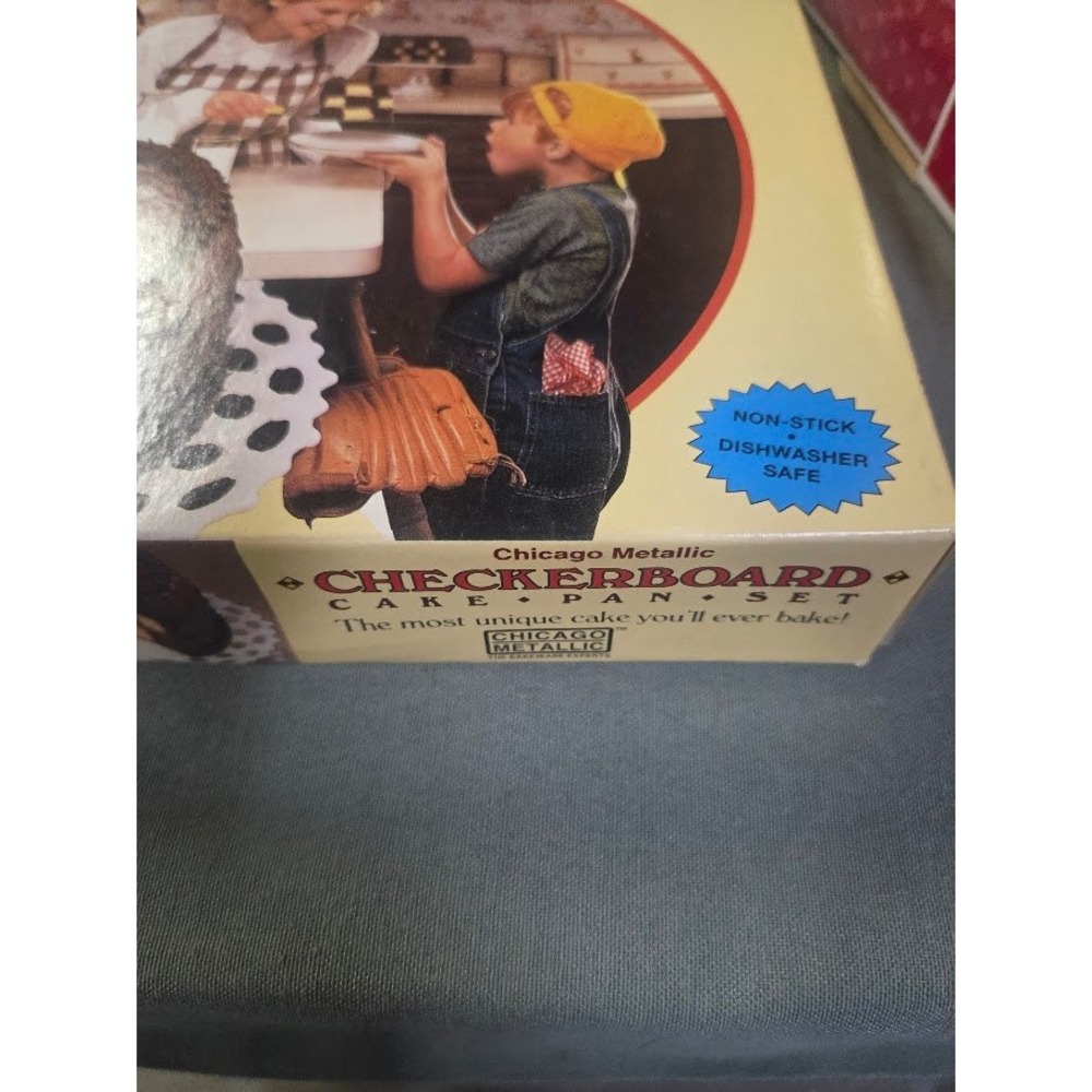 Chicago Metallic Checkerboard Cake Pan Set 21206 3-9 Inch Pans Non-Stick Black - Picture 2 of 5